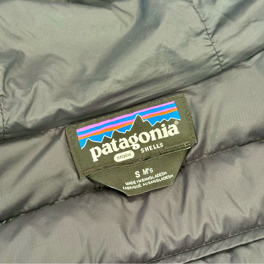 Patagonia Men’s Down Sweater Hoody – Black – Size Small (84702) - Picture 4 of 7